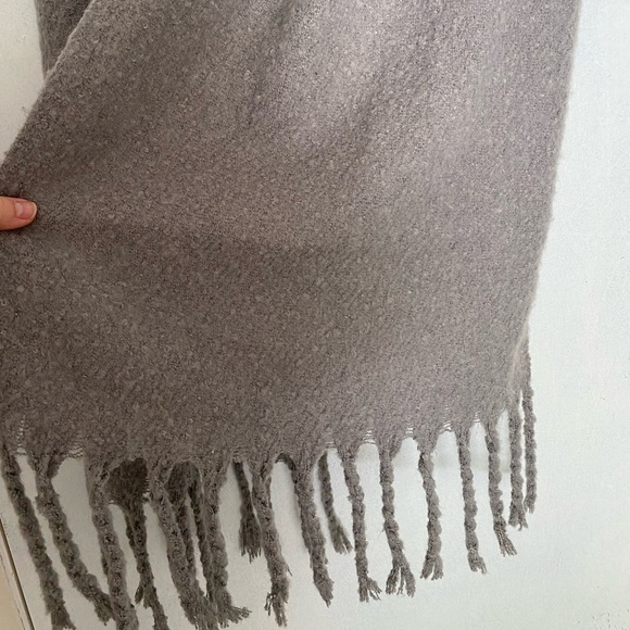 Urban Outfitters Gray Nubby Scarf - Picture 5 of 6